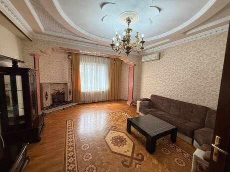 3-room apartment for rent, 135 m², Nəriman Nərimanov: 1 200 ₼/mo 4