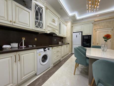 2-room apartment for rent, 90 m², Ağ şəhər: 2 500 ₼/mo 3