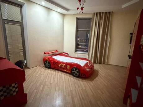 4-room apartment for rent, 200 m², Nizami: 1 500 ₼/mo 5