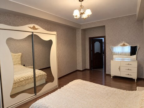 3-room apartment for rent, 105 m², Gənclik: 1 099 ₼/mo 3