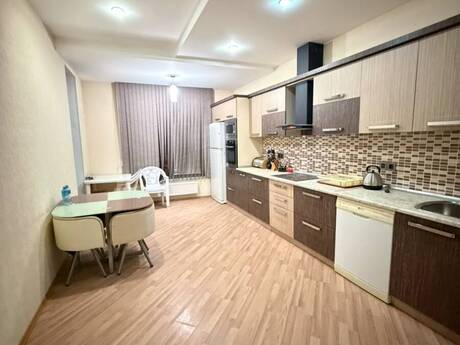 4-room apartment for rent, 200 m², Nizami: 1 500 ₼/mo 2