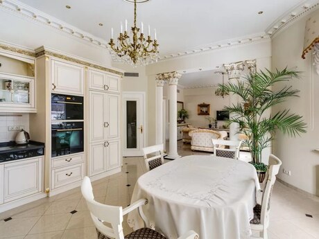 3-room apartment for rent, 130 m², 8 Noyabr: 1 700 ₼/mo 2
