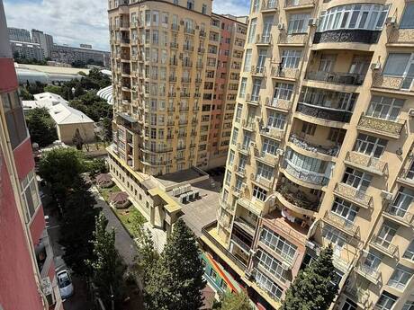 3-room apartment, 150 m², Azadlıq Prospekti: 300 000 ₼ 2