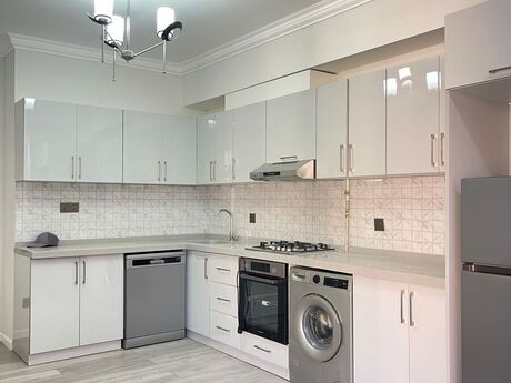 3-room apartment for rent, 96 m², 28 May: 1 300 ₼/mo 2