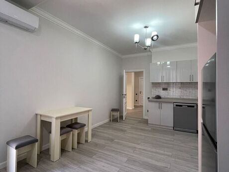 3-room apartment for rent, 96 m², 28 May: 1 300 ₼/mo 3