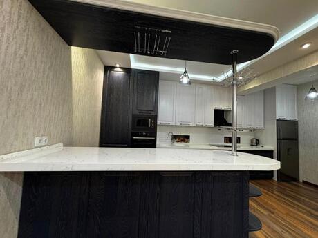 3-room apartment for rent, 130 m², 28 May: 1 500 ₼/mo 4