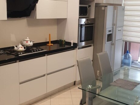 3-room apartment for rent, 130 m², Nəriman Nərimanov: 1 100 ₼/mo 3