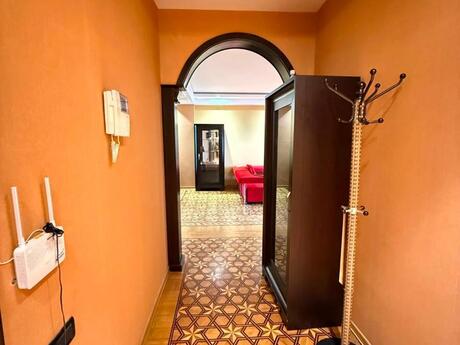 3-room apartment for rent, 100 m², 28 May: 1 800 ₼/mo 5