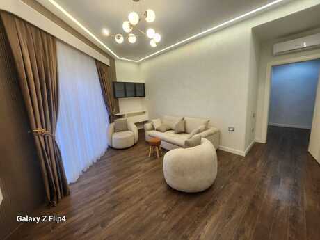 2 otaq · 82 m² · 4/7 mərtəbə, Ağ şəhər