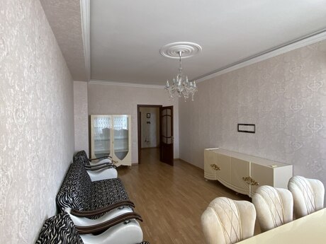 Аренда: 2-комнатная квартира, 80 м², Azadlıq Prospekti: 650 ₼/мес 4