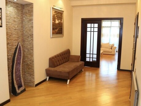 4-room apartment for rent, 270 m², Şah İsmayıl Xətai: 3 800 ₼/mo 3