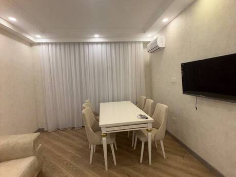 Аренда: 2-комнатная квартира, 70 м², West Town: 1 050 ₼/мес 2