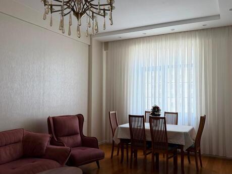 Аренда: 3-комнатная квартира, 130 м², Elmlər Akademiyası: 2 500 ₼/мес 3