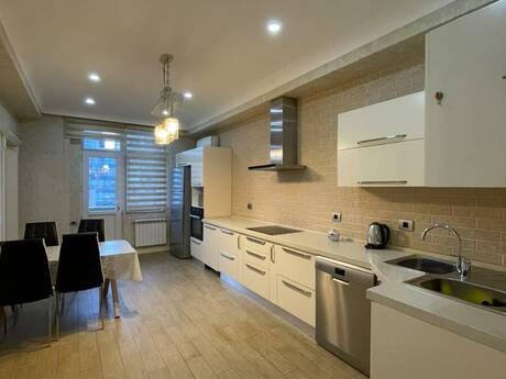 3-room apartment for rent, 170 m², 28 May: 1 800 ₼/mo 4