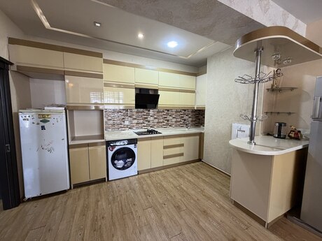 3-room apartment for rent, 95 m², İnşaatçılar: 650 ₼/mo 3