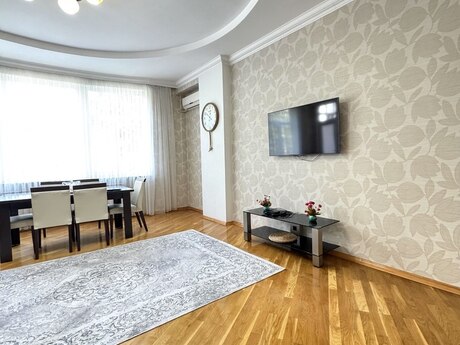 3-room apartment for rent, 120 m², Gənclik: 1 100 ₼/mo 3