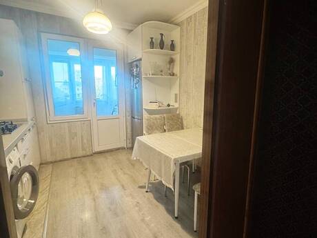 Əhmədlidə 4 otaqlı köhnə tikili mənzil satılır, 85 m², 233 000 AZN, şəkil 3 / 12