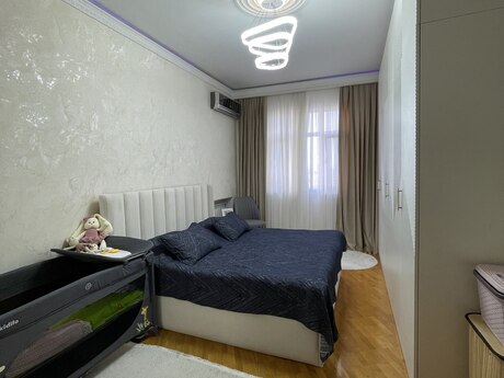 4-комнатная квартира, 146 м², Azadlıq Prospekti: 435 000 ₼ 2