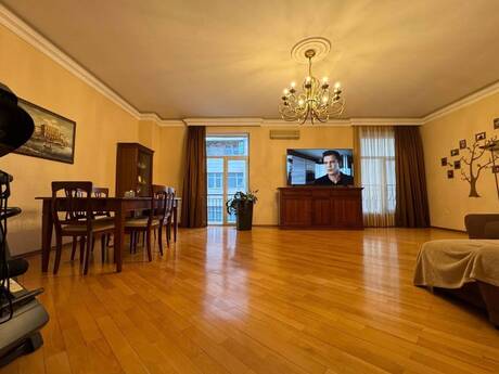4 otaqlı mənzil, 220 m², Nizami: 560 000 ₼ 3