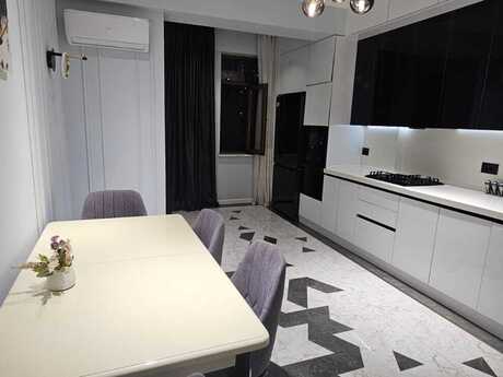 4-room apartment for rent, 180 m², İnşaatçılar: 2 450 ₼/mo 4
