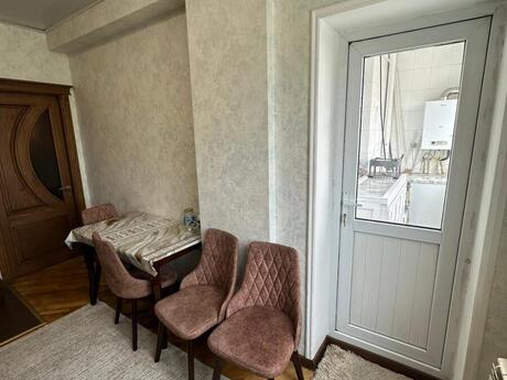 4 otaqlı mənzil, 190 m², İnşaatçılar: 450 000 ₼ 2