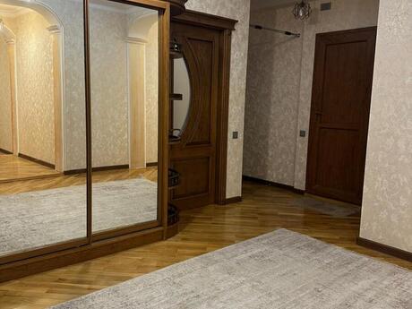 4 otaqlı mənzil, 190 m², İnşaatçılar: 450 000 ₼ 4