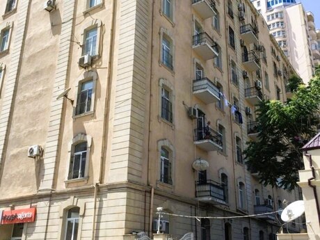 Объявление №6487430 - Баку, м. Низами, 3-комн., 130 м², 4/8 этаж
