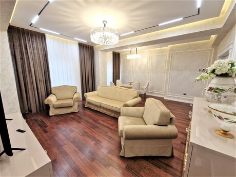 Аренда: 5-комнатная квартира, 230 м², Ağ şəhər: 4 000 ₼/мес 4
