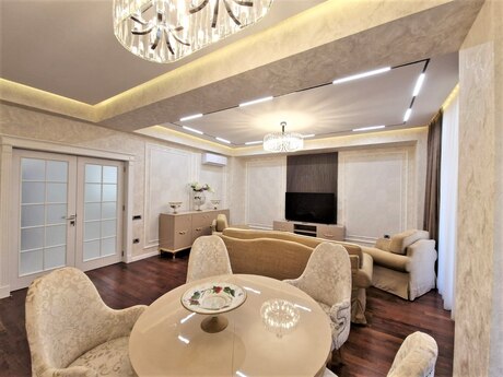 5-комн. · 230 m² · 2/7 этаж, Ağ şəhər