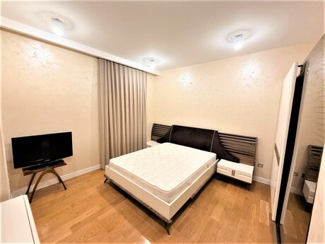 Kirayə 4 otaqlı mənzil, 225 m², 28 May: 4 000 ₼/ay 5