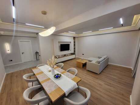 3 otaq · 145 m² · 3/8 mərtəbə, Ağ şəhər