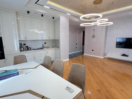 3-room apartment for rent, 130 m², 28 May: 3 500 ₼/mo 3