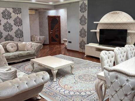 4 otaq · 210 m² · 12/16 mərtəbə, Gənclik