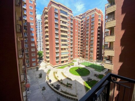 4-комнатная квартира, 195 м², Nizami: 650 000 ₼ 4