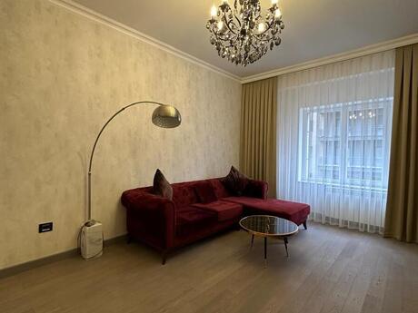 2 otaq · 107 m² · 4/6 mərtəbə, Ağ şəhər