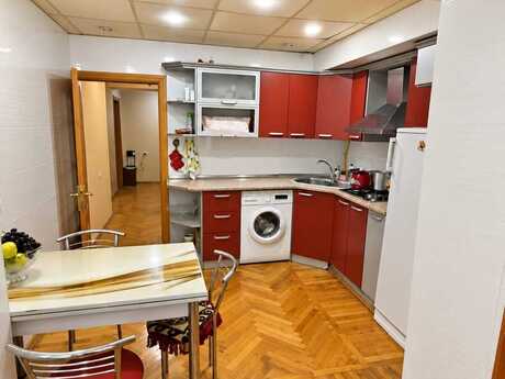 İnşaatçılarda 3 otaqlı köhnə tikili mənzil satılır, 100 m², 257 000 AZN, şəkil 5 / 9
