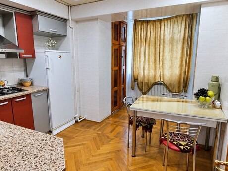 İnşaatçılarda 3 otaqlı köhnə tikili mənzil satılır, 100 m², 257 000 AZN, şəkil 4 / 9