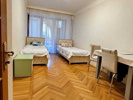 İnşaatçılarda 3 otaqlı köhnə tikili mənzil satılır, 100 m², 257 000 AZN, şəkil 2 / 9