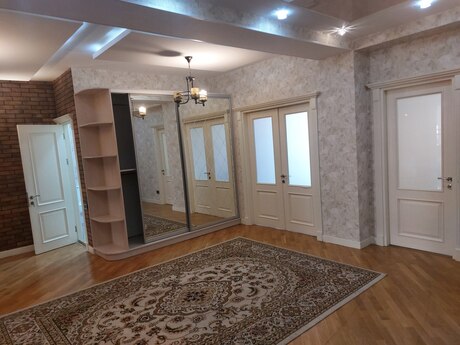3 otaqlı mənzil, 178 m², 28 May: 550 000 ₼ 3
