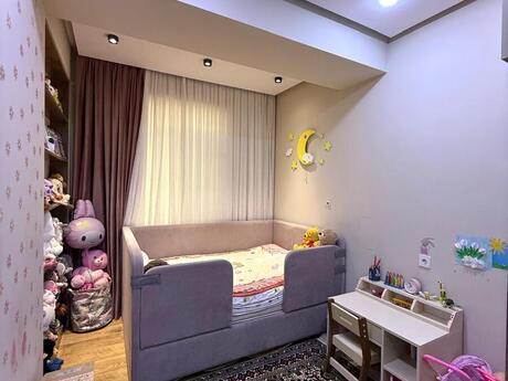 4-комнатная квартира, 155 м², İnşaatçılar: 390 000 ₼ 4