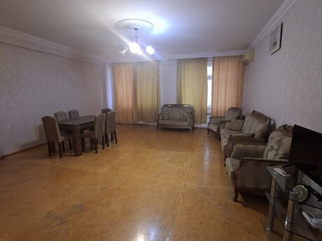 Kirayə 3 otaqlı mənzil, 130 m², İnşaatçılar: 700 ₼/ay 4