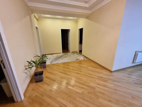 4-room apartment for rent, 190 m², Şah İsmayıl Xətai: 2 600 ₼/mo 3
