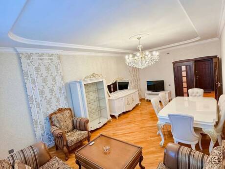 3 otaqlı mənzil, 120 m², İnşaatçılar: 355 000 ₼ 2