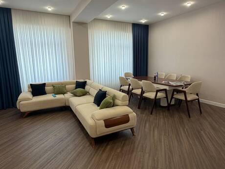 3 otaq · 160 m² · 5/8 mərtəbə, Ağ şəhər