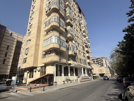 4 rooms · 220 m² · floor 11/13, Gənclik