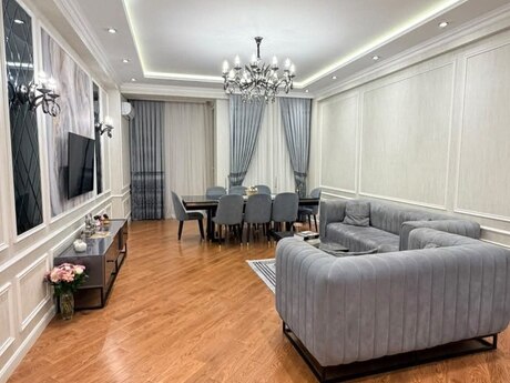 Elan №6489296 - Bakı, 8-ci mikrorayon q., 4 otaqlı, 164.5 m², 11/17 mərtəbə