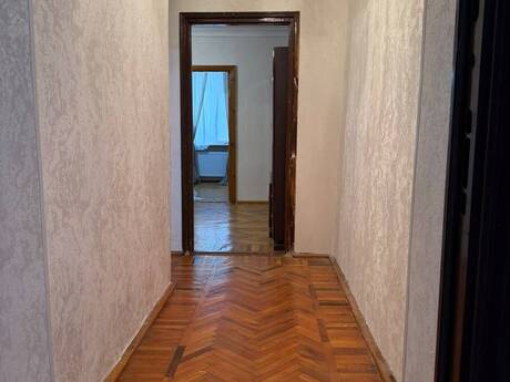Elmlər Akademiyasında 3 otaqlı köhnə tikili mənzil satılır, 70 m², 168 000 AZN, şəkil 2 / 9