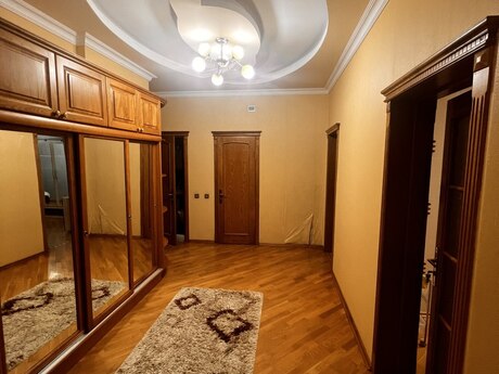 Аренда: 3-комнатная квартира, 135 м², 20 Yanvar: 1 000 ₼/мес 3