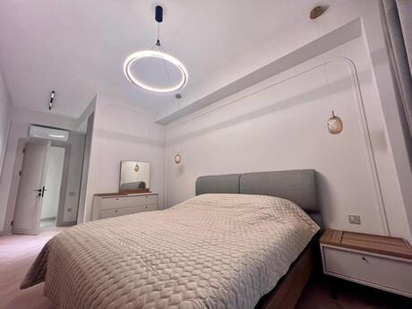 Elan №6490167 - Bakı, Ağ şəhər q., 2 otaqlı, 70 m², 3/8 mərtəbə