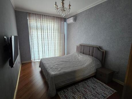 4-комнатная квартира, 191 м², Elmlər Akademiyası: 490 000 ₼ 3